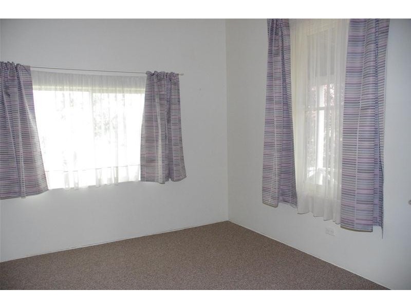 4 Lynch Street, Cowra NSW 2794