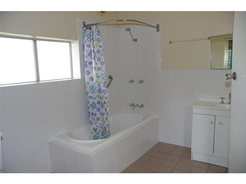 4 Lynch Street, Cowra NSW 2794