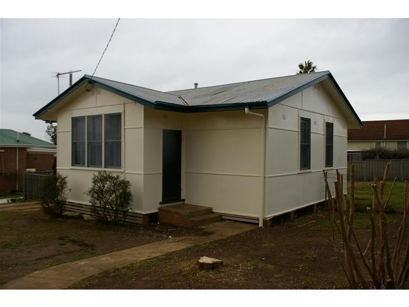 10 Sheahan Street, Cowra NSW 2794