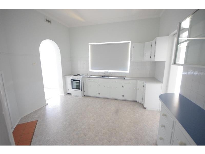 18 Argoon Street, Cowra NSW 2794