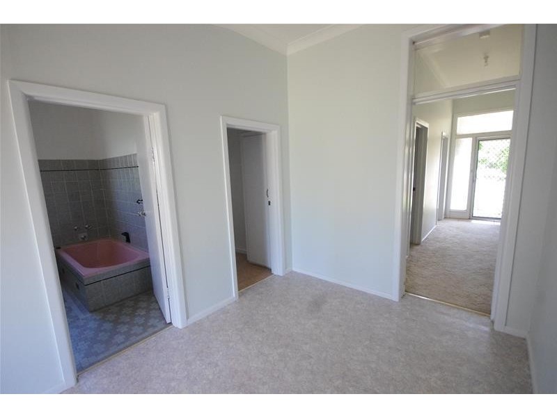 18 Argoon Street, Cowra NSW 2794