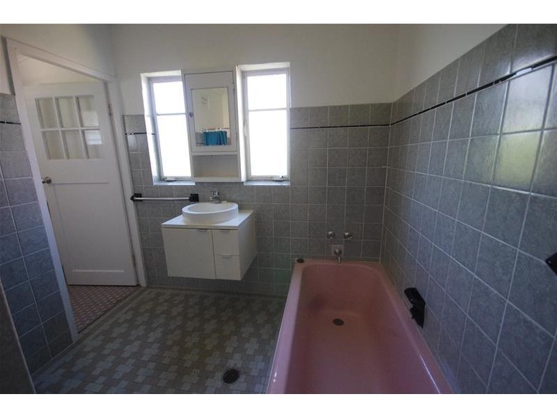 18 Argoon Street, Cowra NSW 2794