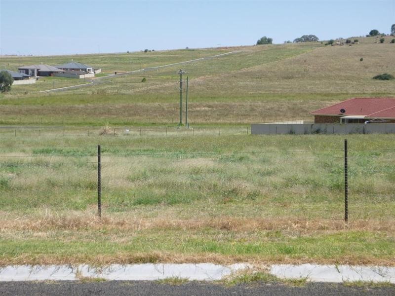 17 Duffey Avenue, Cowra NSW 2794