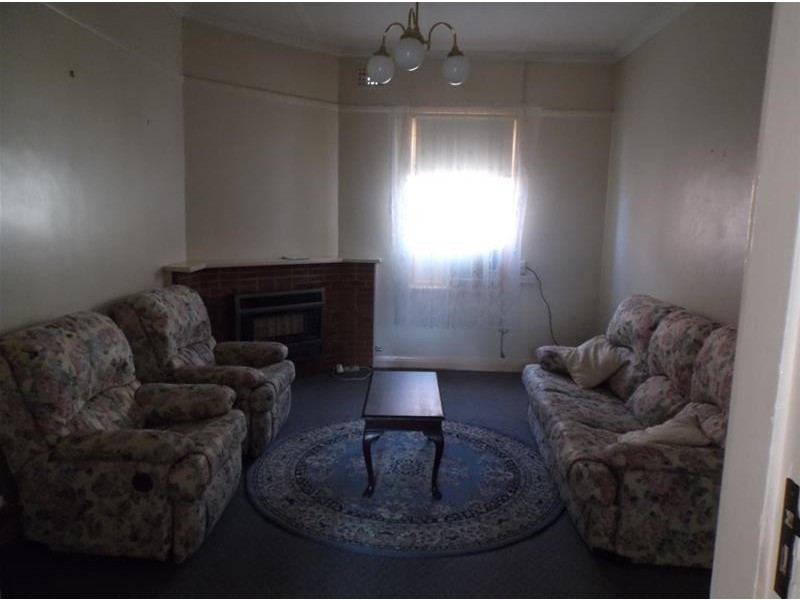 98 Fitzroy Street, Cowra NSW 2794