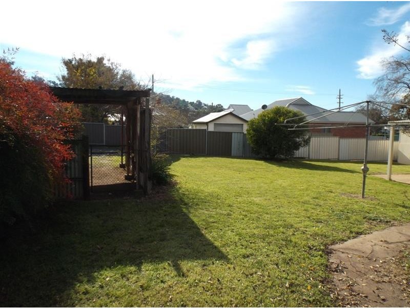 98 Fitzroy Street, Cowra NSW 2794