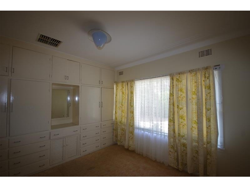 4 Henderson Street, Cowra NSW 2794