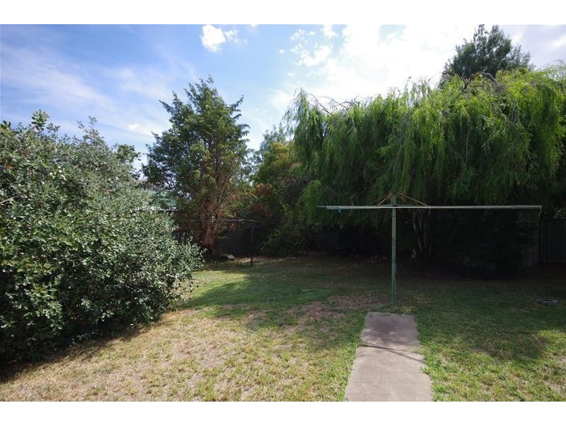 4 Henderson Street, Cowra NSW 2794