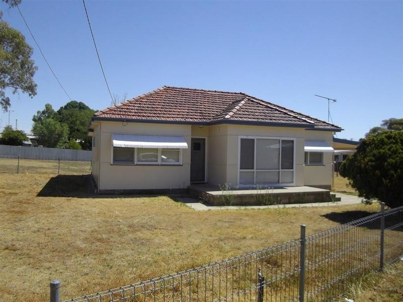 24 Cooyal Stree, Cowra NSW 2794