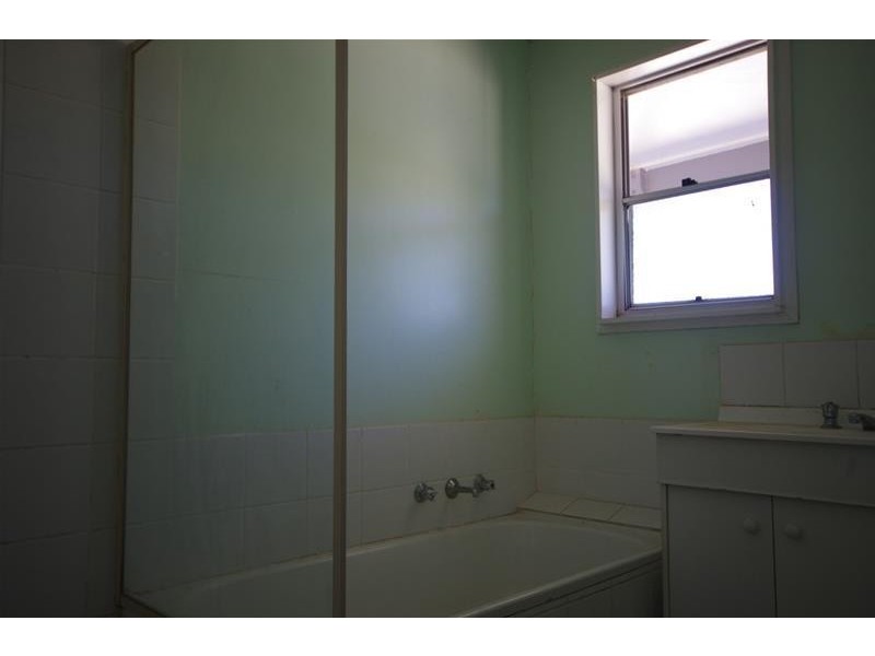 24 Pridham Street, Cowra NSW 2794