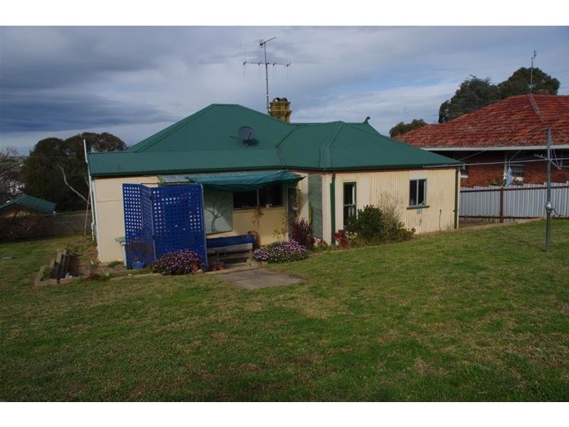 102 Liverpool Street, Cowra NSW 2794