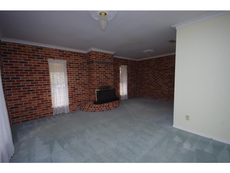 4 Eucalypt Close, Cowra NSW 2794