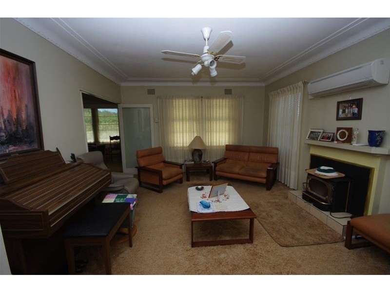 18 Lynch Street, Cowra NSW 2794