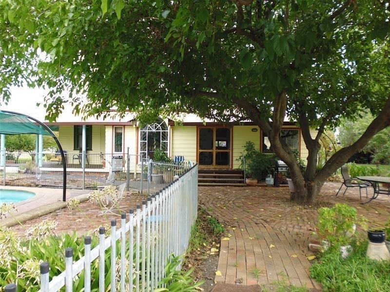 1 Illunie Street, “Old School House”, Cowra NSW 2794