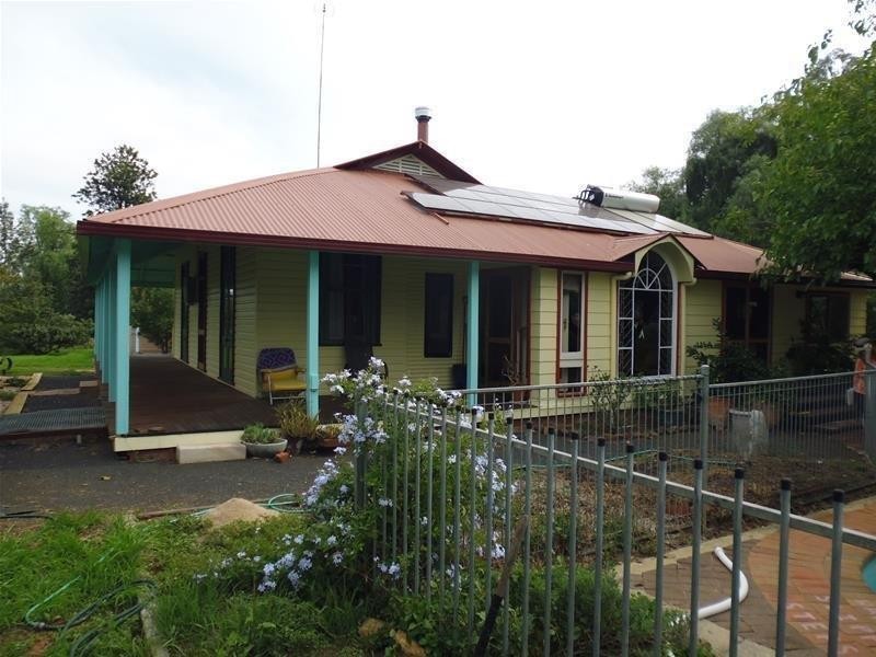 1 Illunie Street, “Old School House”, Cowra NSW 2794