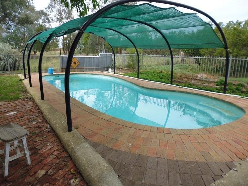 1 Illunie Street, “Old School House”, Cowra NSW 2794