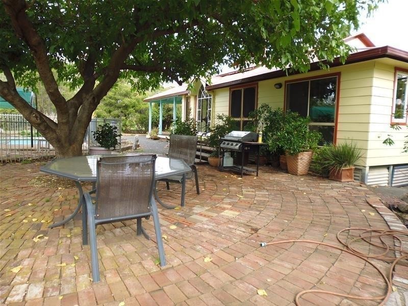 1 Illunie Street, “Old School House”, Cowra NSW 2794