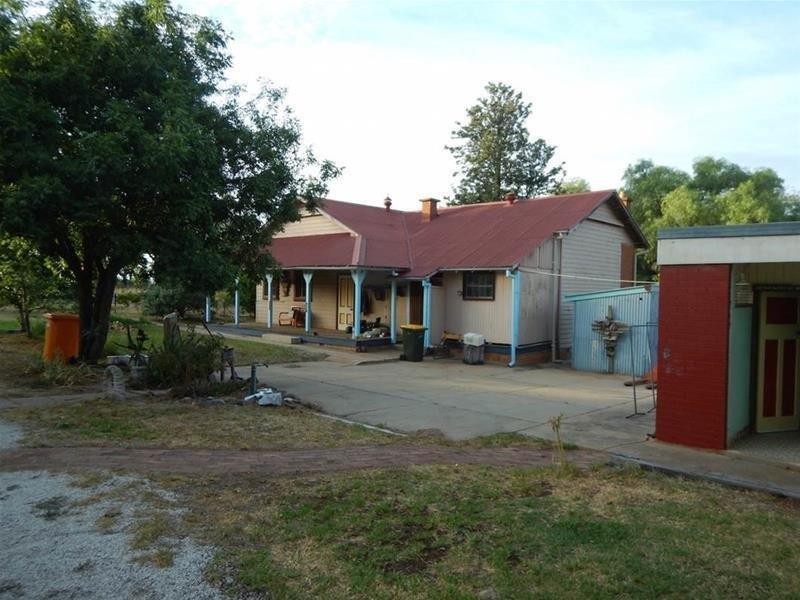 1 Illunie Street, “Old School House”, Cowra NSW 2794