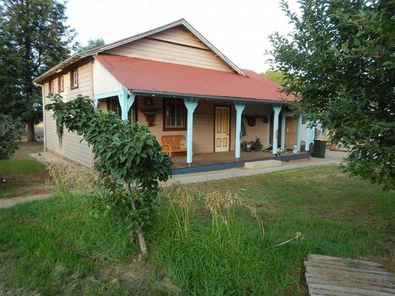 1 Illunie Street, “Old School House”, Cowra NSW 2794