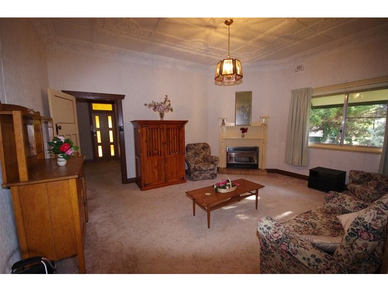 26 Argoon Street, Cowra NSW 2794