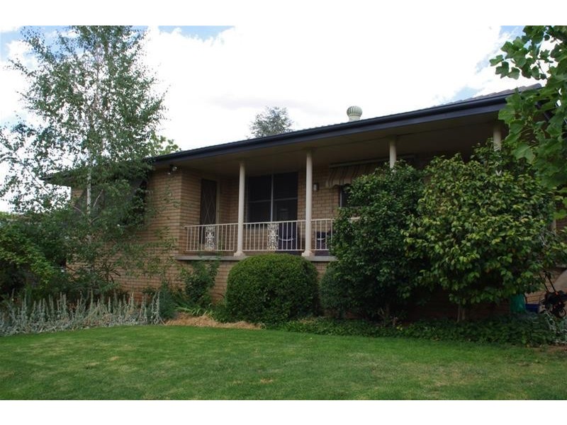 12 Yarrawonga Crescent, Cowra NSW 2794