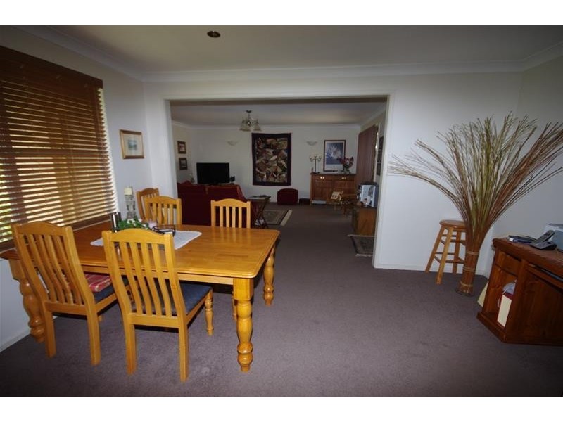 12 Yarrawonga Crescent, Cowra NSW 2794