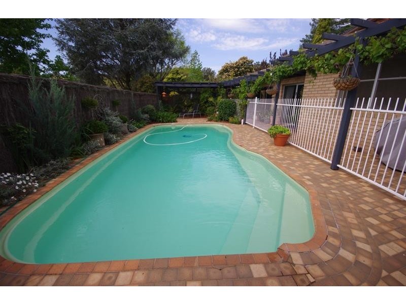 12 Yarrawonga Crescent, Cowra NSW 2794