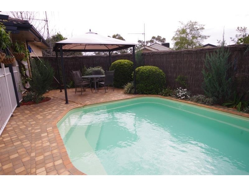 12 Yarrawonga Crescent, Cowra NSW 2794