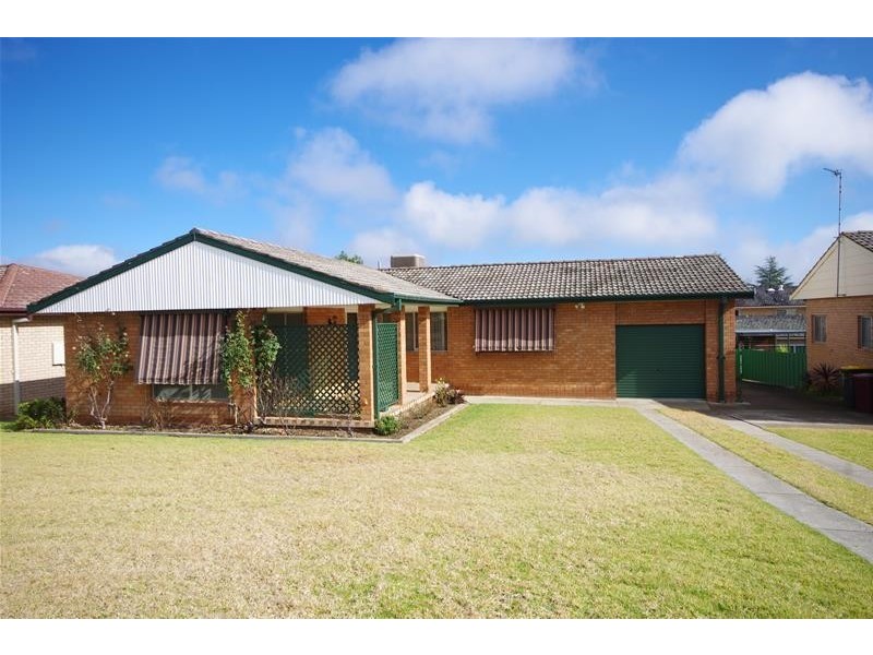 36 Kibbler Street, Cowra NSW 2794