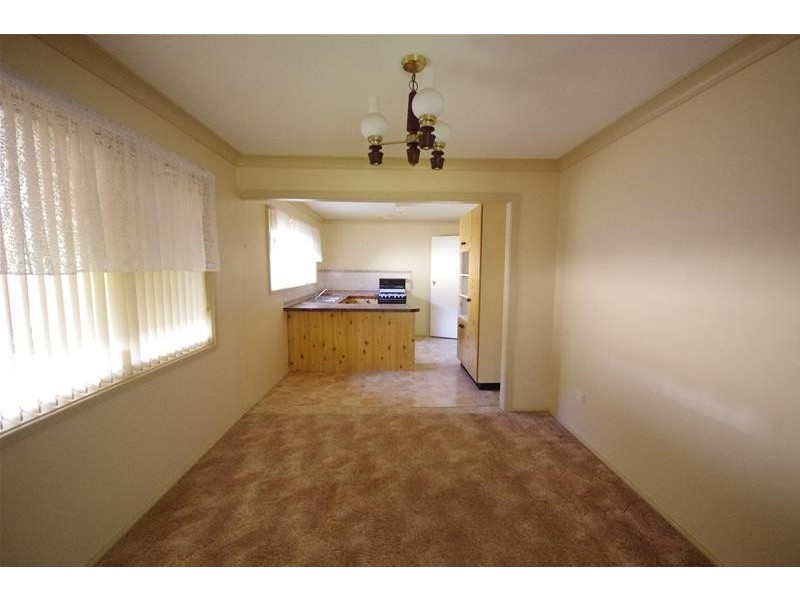 36 Kibbler Street, Cowra NSW 2794