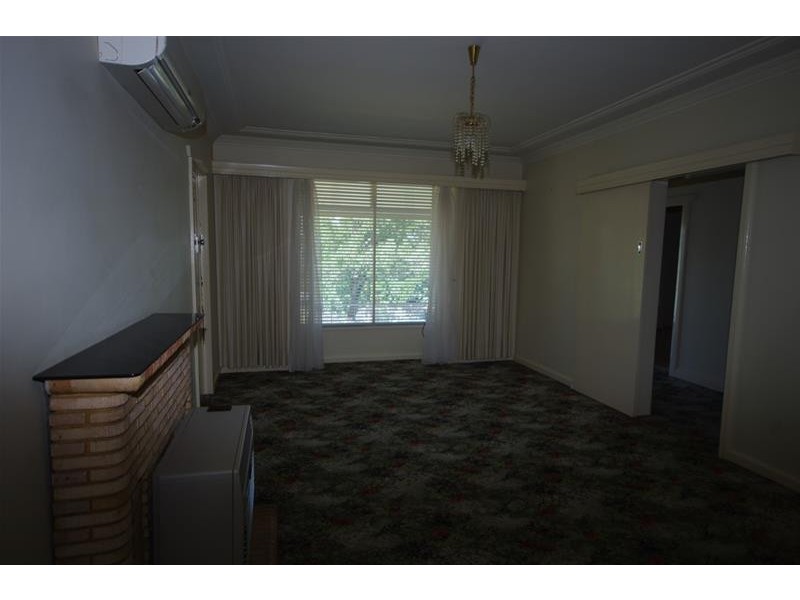 6 Carleton Street, Cowra NSW 2794