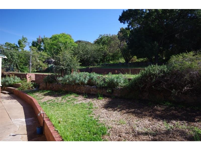 6 Carleton Street, Cowra NSW 2794