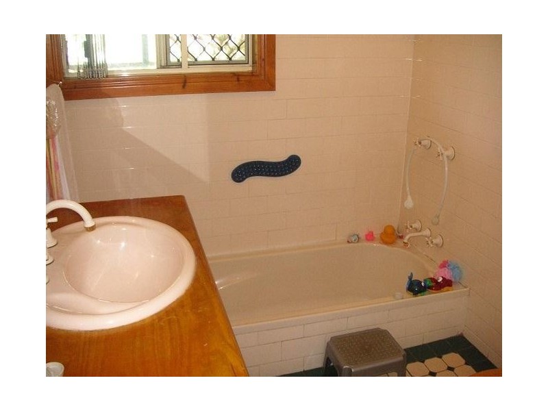 8 Oakley Avenue, East Lismore NSW 2480