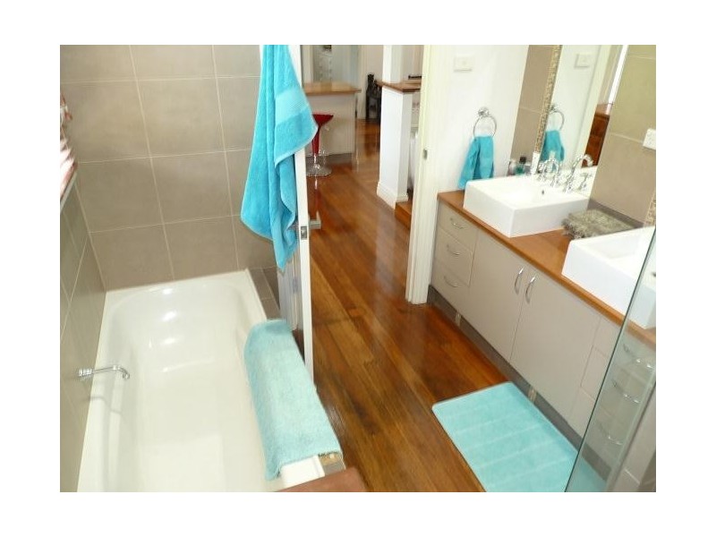 56 Oakley Avenue, East Lismore NSW 2480