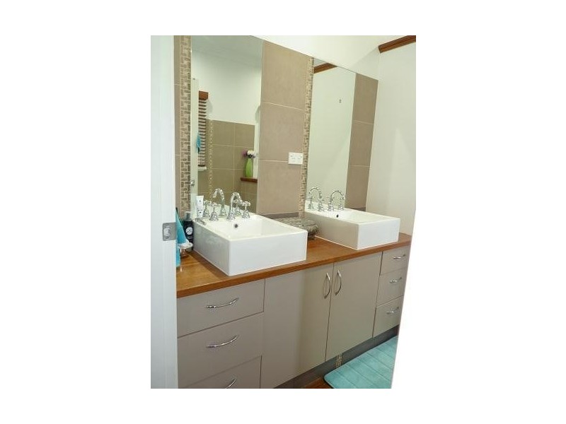 56 Oakley Avenue, East Lismore NSW 2480