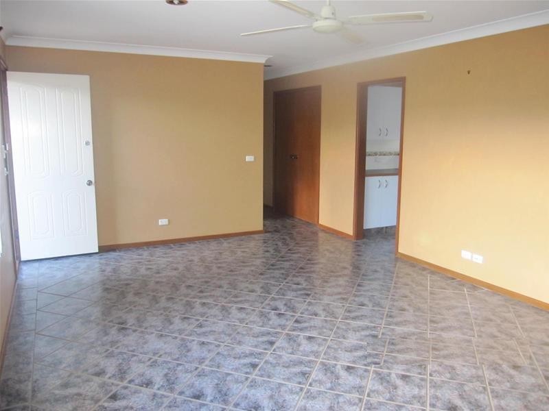 37 Yeovil Drive, Bomaderry NSW 2541