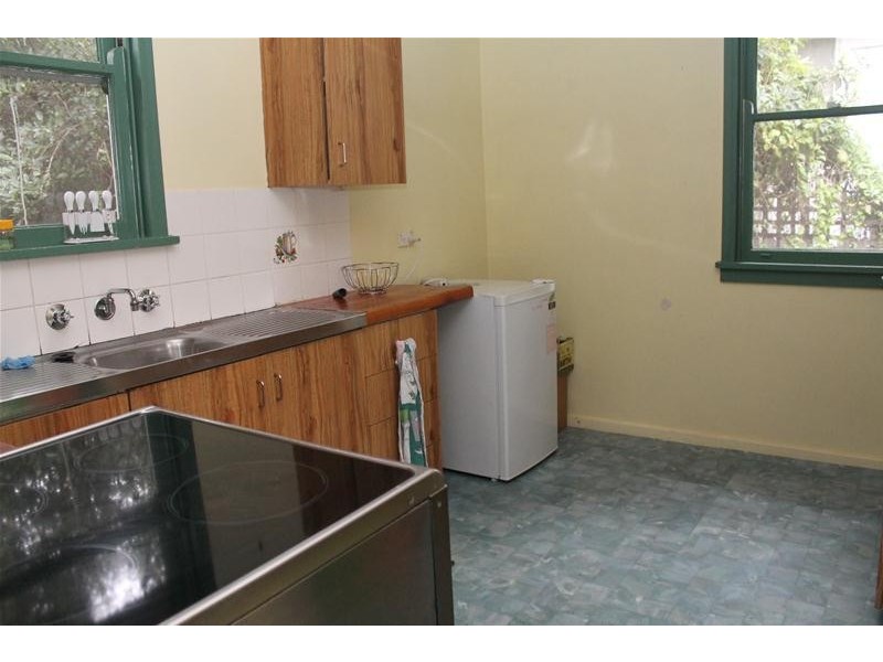 2 Young Avenue, Nowra NSW 2541