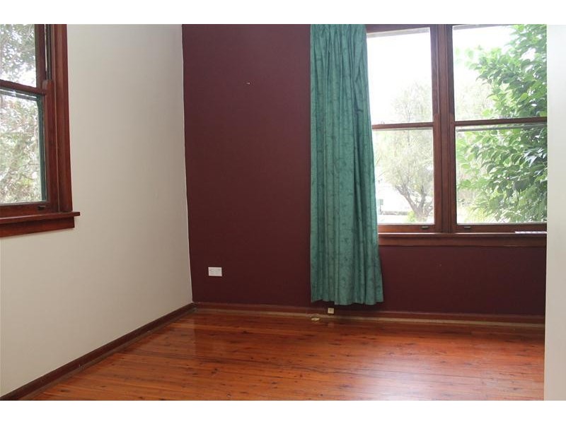 2 Young Avenue, Nowra NSW 2541