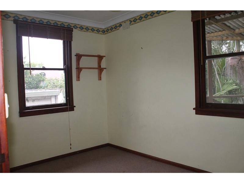 2 Young Avenue, Nowra NSW 2541