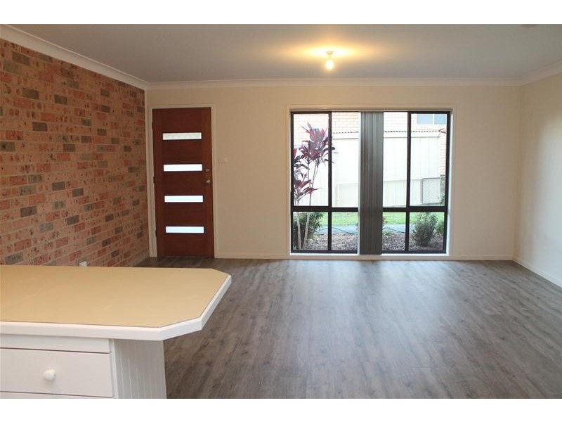 1/6 Penrose Drive, Bomaderry NSW 2541