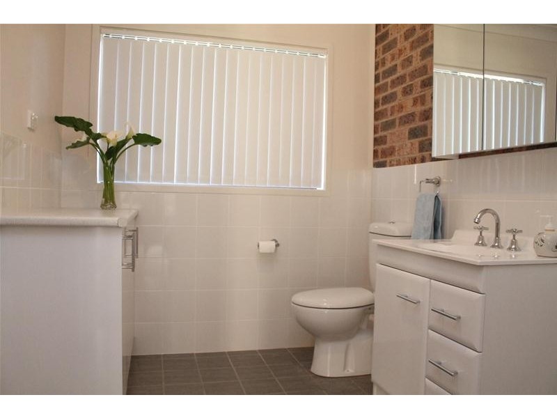 1/6 Penrose Drive, Bomaderry NSW 2541