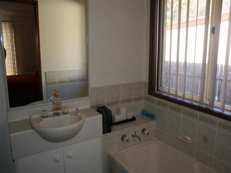 8 Stockley Close, West Nowra NSW 2541