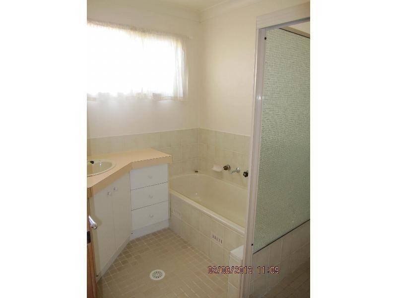 7 Birkdale Grove, Bomaderry NSW 2541