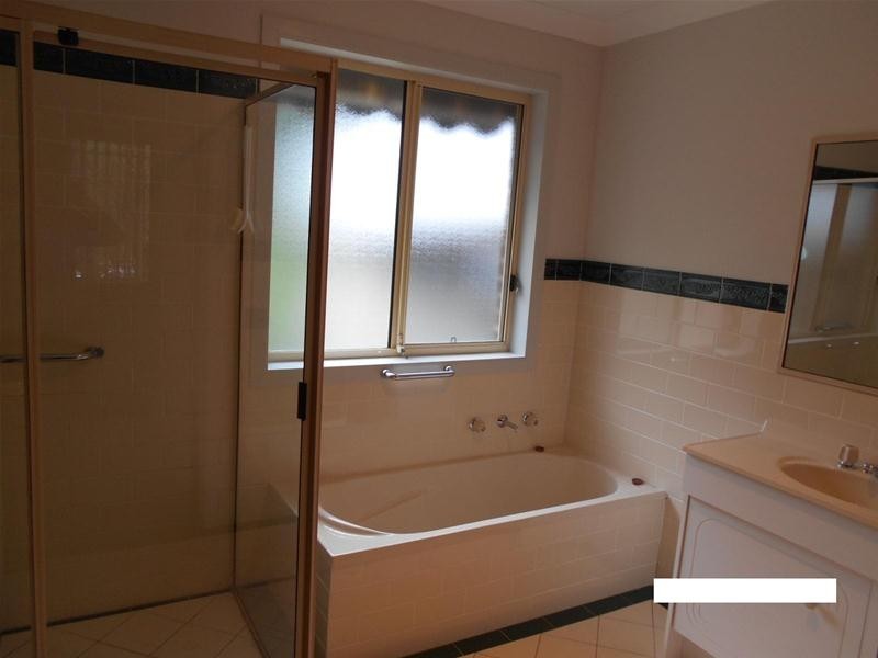 1 Mayfair Court, Bomaderry NSW 2541