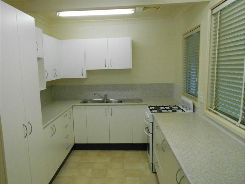 10 Knapp Avenue, Nowra NSW 2541