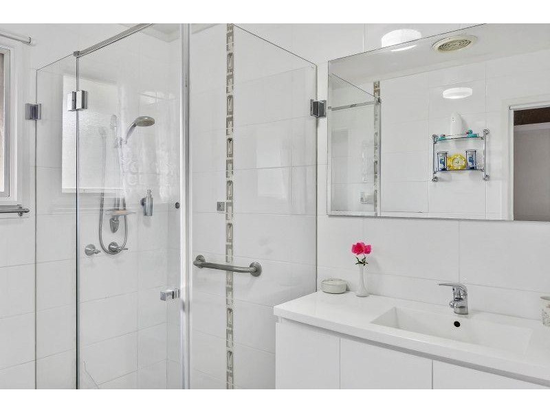 6 Neale Place, Bomaderry NSW 2541