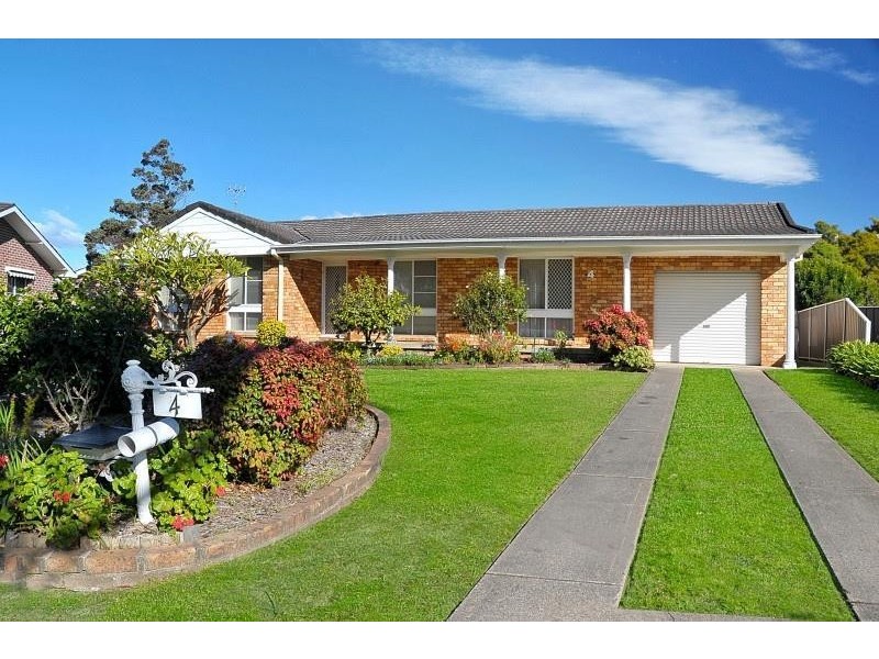 4 Lynmouth Grove, Bomaderry NSW 2541