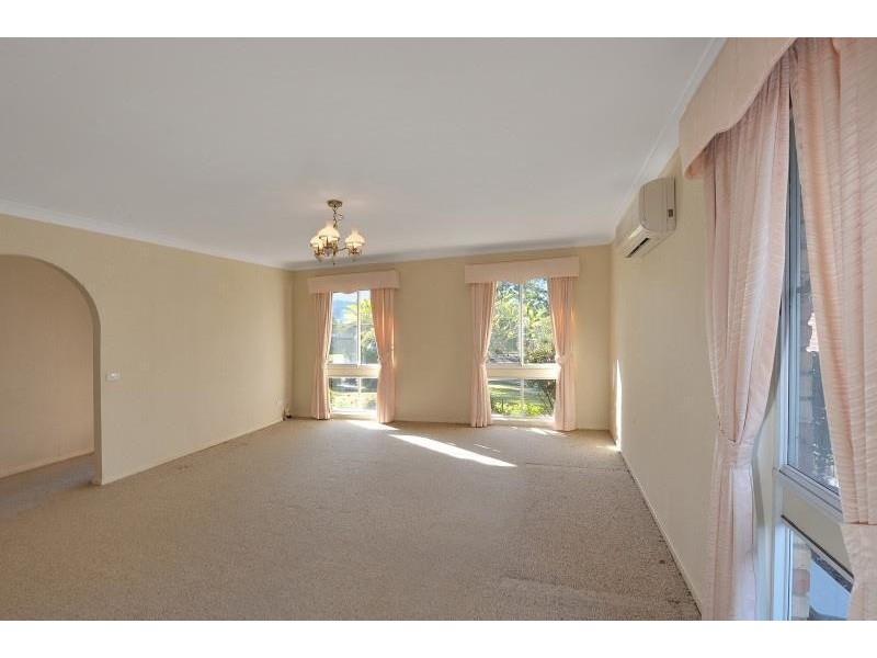 4 Lynmouth Grove, Bomaderry NSW 2541