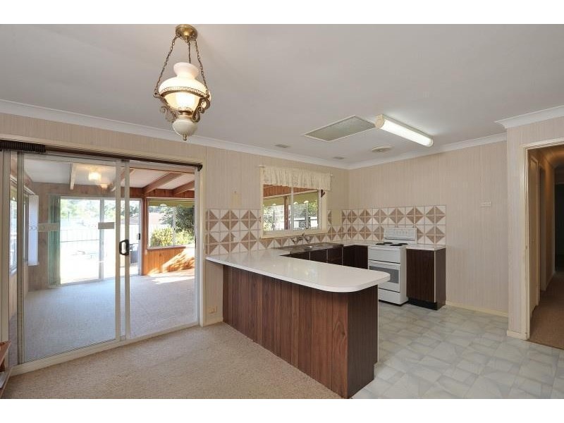 4 Lynmouth Grove, Bomaderry NSW 2541