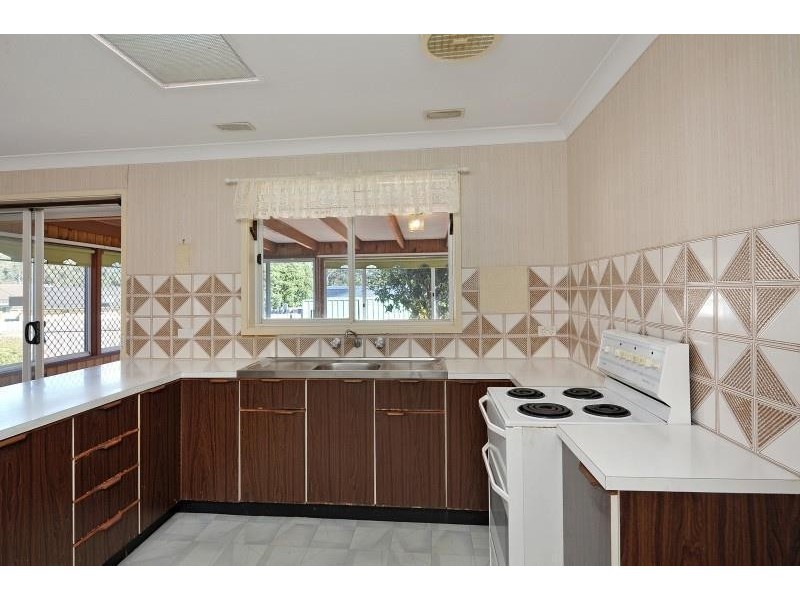 4 Lynmouth Grove, Bomaderry NSW 2541