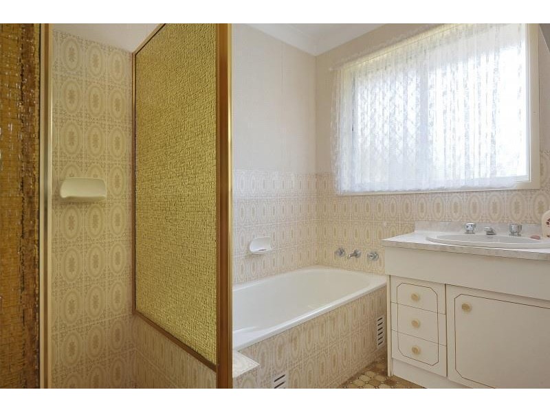 4 Lynmouth Grove, Bomaderry NSW 2541